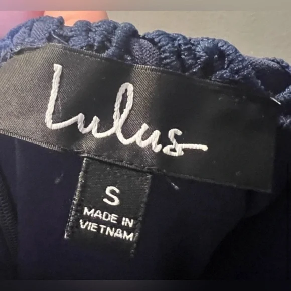 Lulu's open-back lace dress - Picture 5 of 5